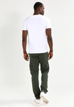 Abercrombie & Fitch Vneck 3 Pack - Basic T-Shirt - White/Black/Grey -Fashion Clothing Specialty Store 018cd08578d44a4d81e79d195062deaa