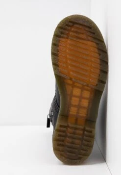 Dr. Martens Virginia - Lace-Up Boots -Fashion Clothing Specialty Store 02e1d0fc9ba645b79a625a912d2092f9