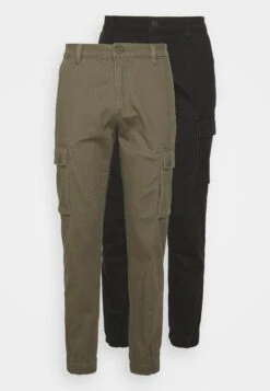 Pier One 2 Pack - Cargo Trousers - Olive/Black 12 Pier One 2 Pack - Cargo Trousers - Olive/Black -Fashion Clothing Specialty Store 07d111b72b7b4304bcd405fc18ad6beb