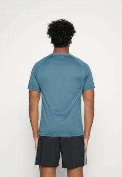 Lyle & Scott Core Raglan - Sports T-Shirt - Blau -Fashion Clothing Specialty Store 0ad1658a81384048ae3842a436000fe4