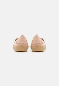 Clarks Barleigh Low - Trainers - Pale Peach 11 Clarks Barleigh Low - Trainers - Pale Peach -Fashion Clothing Specialty Store 135ed3043ab14cd48d137f8b4dc2c792