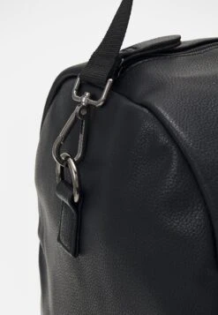 Pier One Unisex - Weekend Bag - Black -Fashion Clothing Specialty Store 18ba7561d82f4d668ee78827ee1c936c