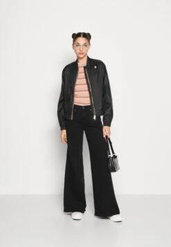 Fashion Clothing Specialty Store -Fashion Clothing Specialty Store 1b33c0b635ac488696dc149a5b4093cf