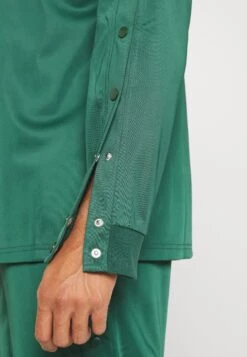 YOURTURN Unisex - Long Sleeved Top - Dark Green 18 YOURTURN Unisex - Long Sleeved Top - Dark Green -Fashion Clothing Specialty Store 2b7642b57fcd47a080bd29ebccc98ff5