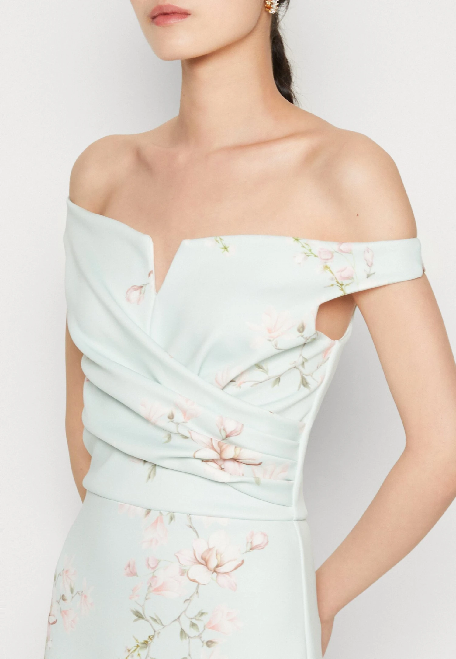 Wal G Wedding Kai V Neck Print Maxi - Occasion Wear - Sage Green 8 Wal G Wedding Kai V Neck Print Maxi - Occasion Wear - Sage Green - Image 6