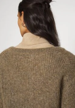 ARKET Jumper - Oat Melange With Gold 13 ARKET Jumper - Oat Melange With Gold -Fashion Clothing Specialty Store 30b5e42fa2834d7997152f7e9241255e