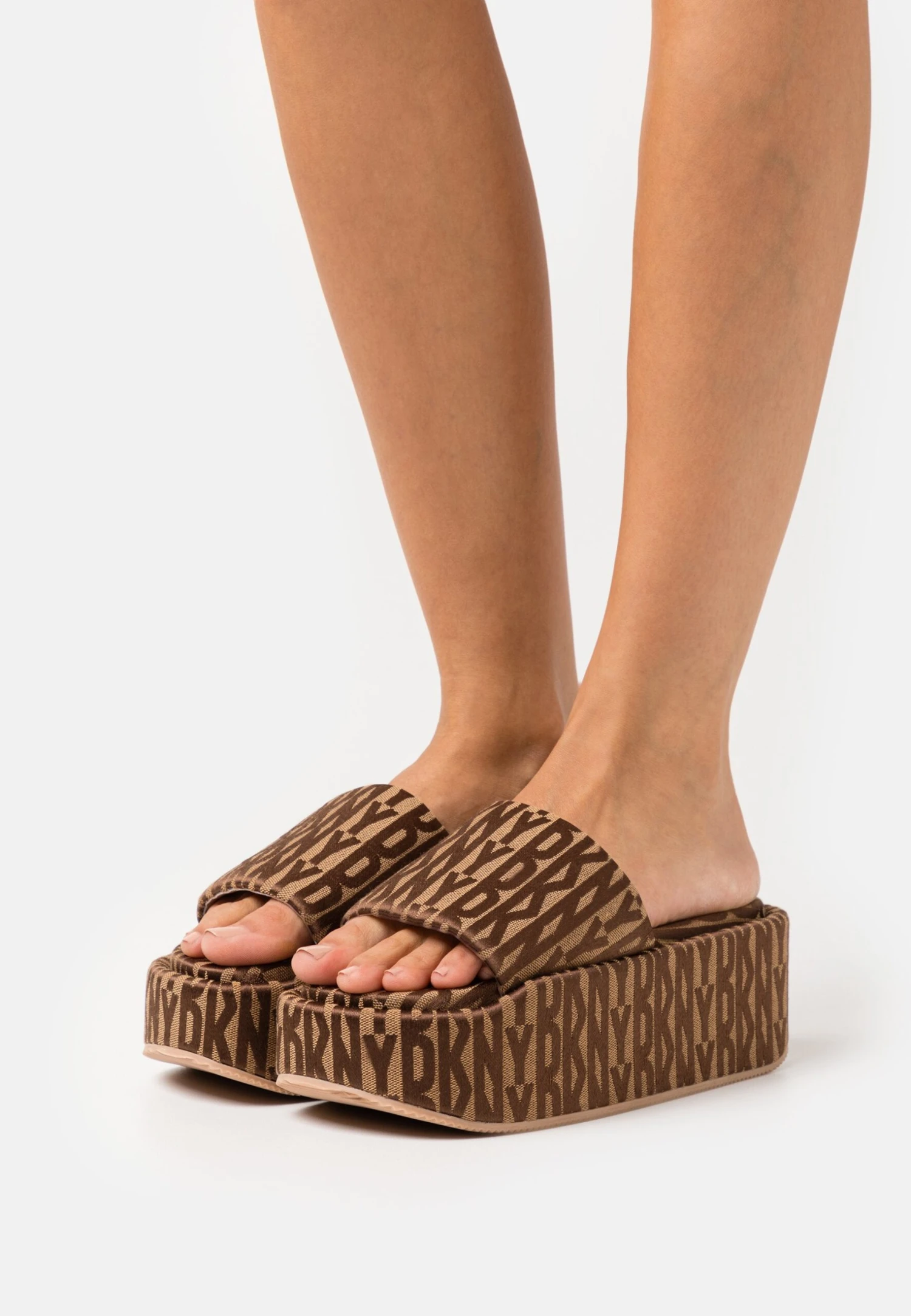 DKNY Vyra Platform Slide - Heeled Mules - Saddle/New Nude 3 DKNY Vyra Platform Slide - Heeled Mules - Saddle/New Nude