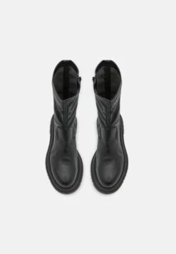 Pavement Halsey - Classic Ankle Boots - Black 17 Pavement Halsey - Classic Ankle Boots - Black -Fashion Clothing Specialty Store 3f77a3da76244eb28ce74cee916ffdf4