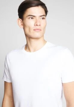 Pier One 2 Pack - Basic T-Shirt - White/Dark Blue -Fashion Clothing Specialty Store 5d6a04d994e343d2903cc2c1666bad4b