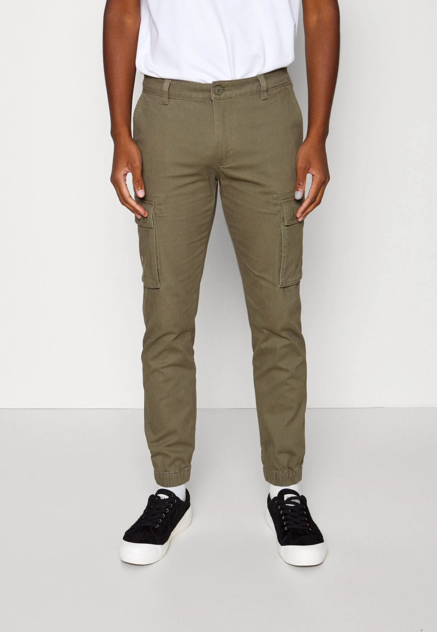 Pier One 2 Pack - Cargo Trousers - Olive/Black 4 Pier One 2 Pack - Cargo Trousers - Olive/Black - Image 2
