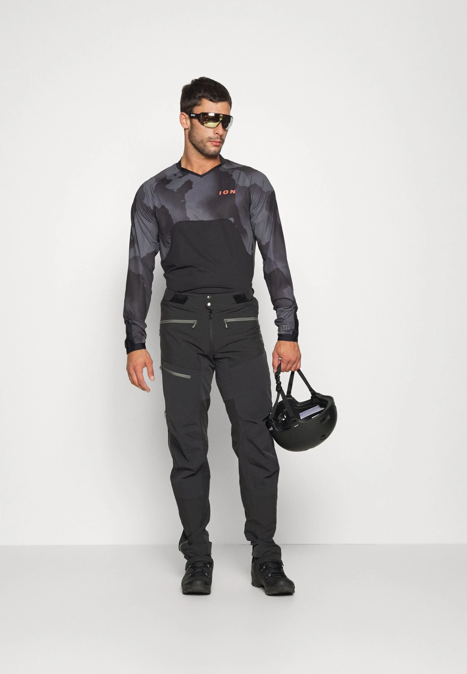 Norrøna Fjørå Flex Pants- Outdoor Trousers - Caviar 4 Norrøna Fjørå Flex Pants- Outdoor Trousers - Caviar - Image 2