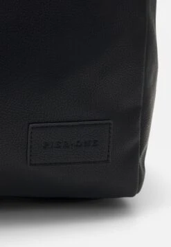 Pier One Unisex - Weekend Bag - Black -Fashion Clothing Specialty Store 6f0d4cba81d947489c7b672bfd9ce02e