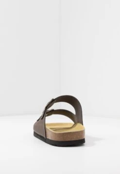 Pier One Unisex - Slippers - Brown -Fashion Clothing Specialty Store 76fa55bccc3c473ca40cf8defda1f49a