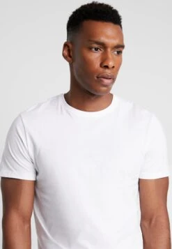 Pier One 3 Pack - Basic T-Shirt - White 11 Pier One 3 Pack - Basic T-Shirt - White -Fashion Clothing Specialty Store 77bddf1a33de40f587ea6787d7d4b639