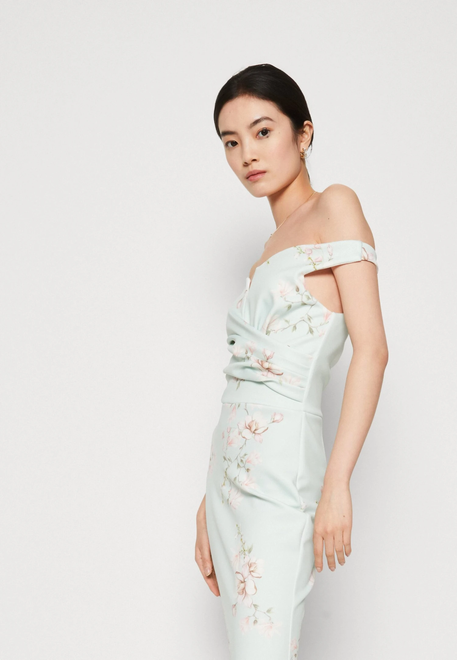 Wal G Wedding Kai V Neck Print Maxi - Occasion Wear - Sage Green 6 Wal G Wedding Kai V Neck Print Maxi - Occasion Wear - Sage Green - Image 4