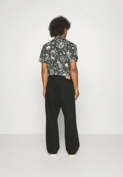 YOURTURN Baggy Jeans Unisex - Relaxed Fit Jeans - Black Denim -Fashion Clothing Specialty Store 856524ea1a41478dbf188a3711e8cfe3