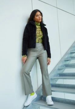 Fashion Clothing Specialty Store -Fashion Clothing Specialty Store 95d0d794e5404cb5a7ad8b4ac8d50552