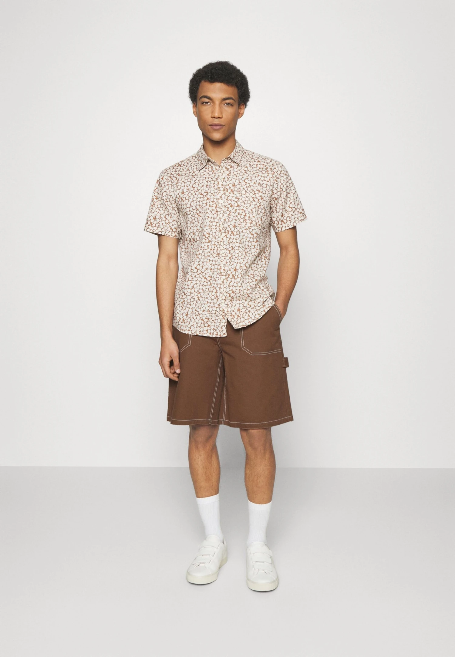 YOURTURN Unisex - Denim Shorts - Brown 4 YOURTURN Unisex - Denim Shorts - Brown - Image 2