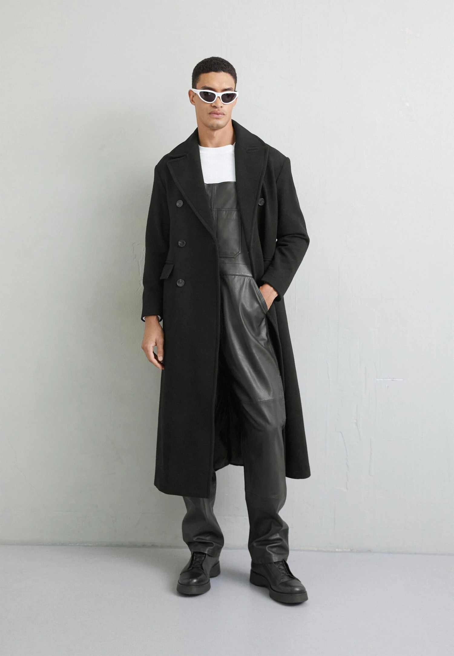 Long Coat - Classic Coat - Black 4 Long Coat - Classic Coat - Black - Image 2