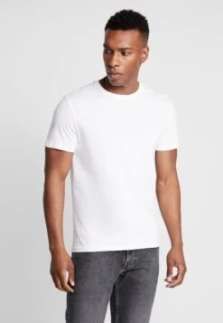 Pier One 3 Pack - Basic T-Shirt - White 9 Pier One 3 Pack - Basic T-Shirt - White -Fashion Clothing Specialty Store e50b2210dfa14aeebbb37ff387ca1259