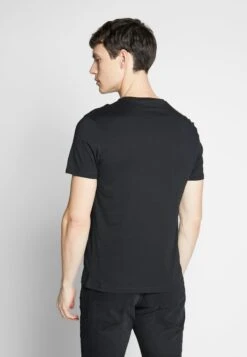 Pier One 3 Pack - Basic T-Shirt - Black/White/Blue -Fashion Clothing Specialty Store e7497b751f8c4bd498980e2ffe8f6ae0