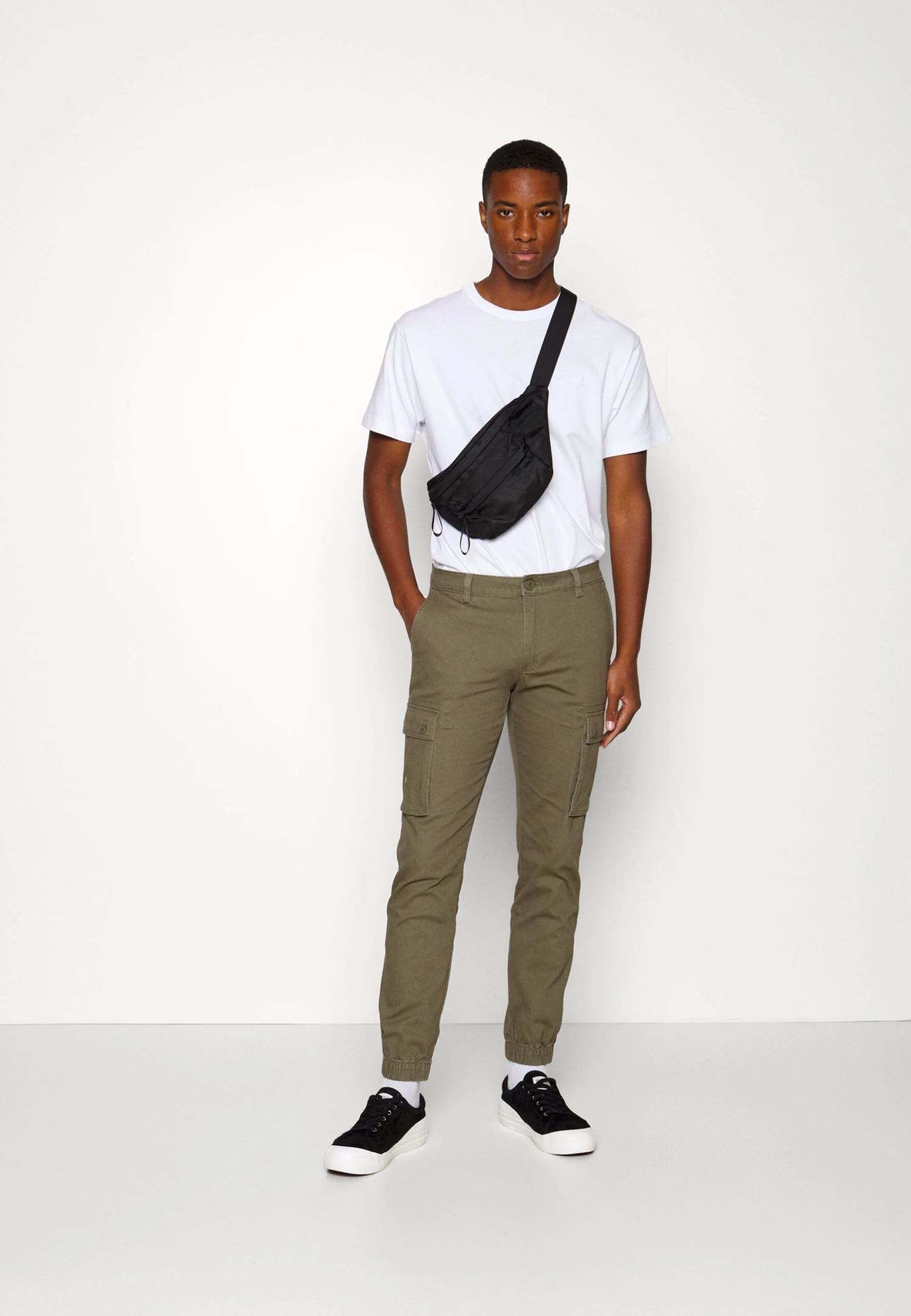 Pier One 2 Pack - Cargo Trousers - Olive/Black 3 Pier One 2 Pack - Cargo Trousers - Olive/Black