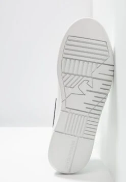 Emporio Armani Trainers - Optical White/Navy -Fashion Clothing Specialty Store f7ca78cea8264a049f7752f6b95ae9a6